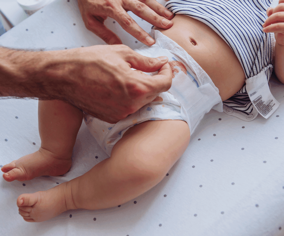 Culoarea Scaunelor la Bebeluși: Semnificații și Când Să Consultăm Medicul