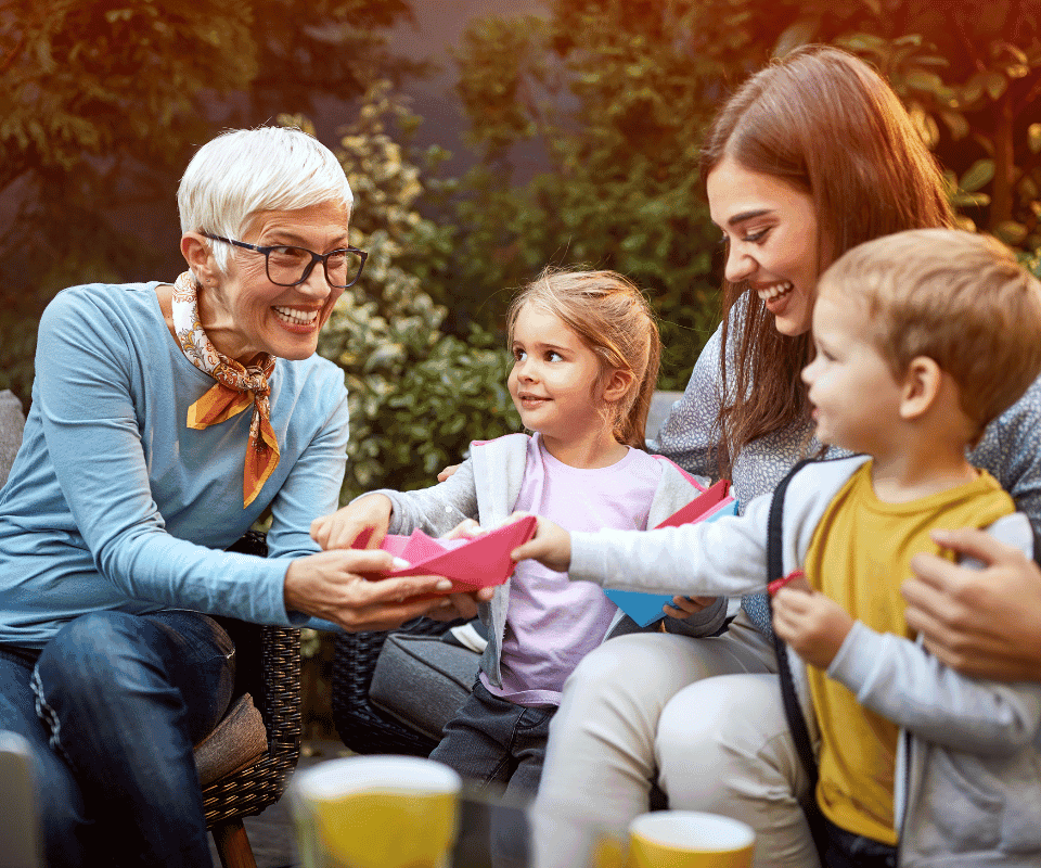 Sfaturile Neprețuite ale Bunicilor pentru Noile Mamici: Îndrumări în Creșterea Copiilor