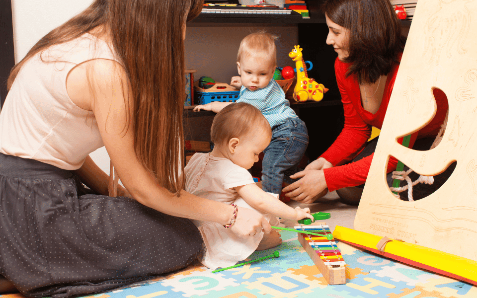 Piciorușe în pericol: adevărul despre mersul desculț prin casă