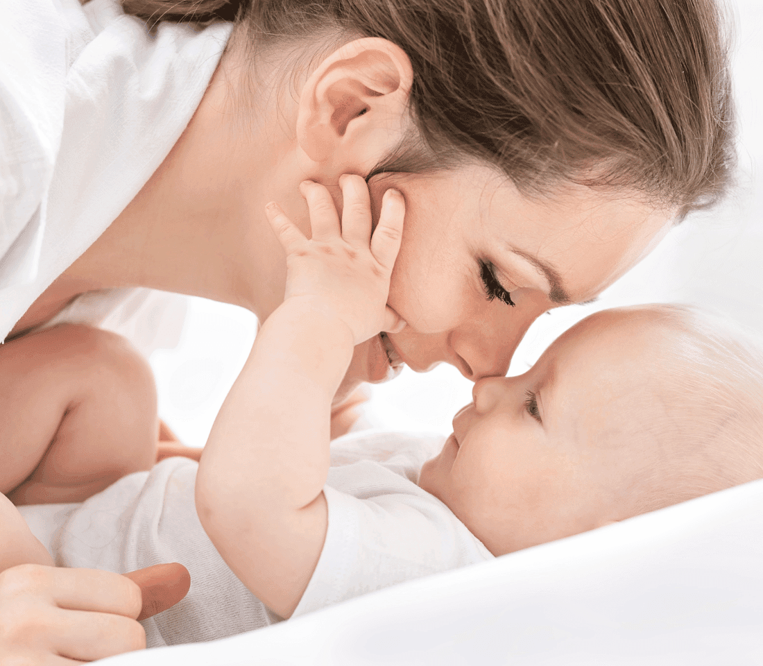 Pupatul bebelușilor pe gură și mânuțe: Riscuri pentru sănătate