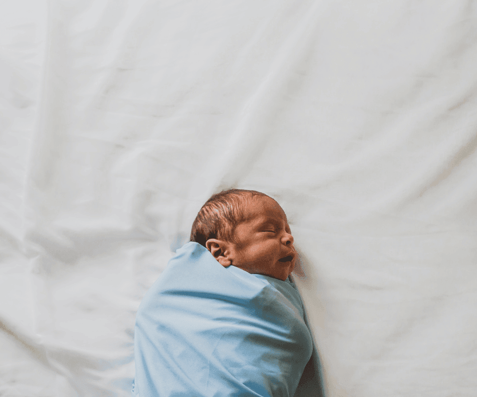 Dezvoltarea Cognitivă a Bebelușului: Cum să îl susții în Primele Luni de Viață